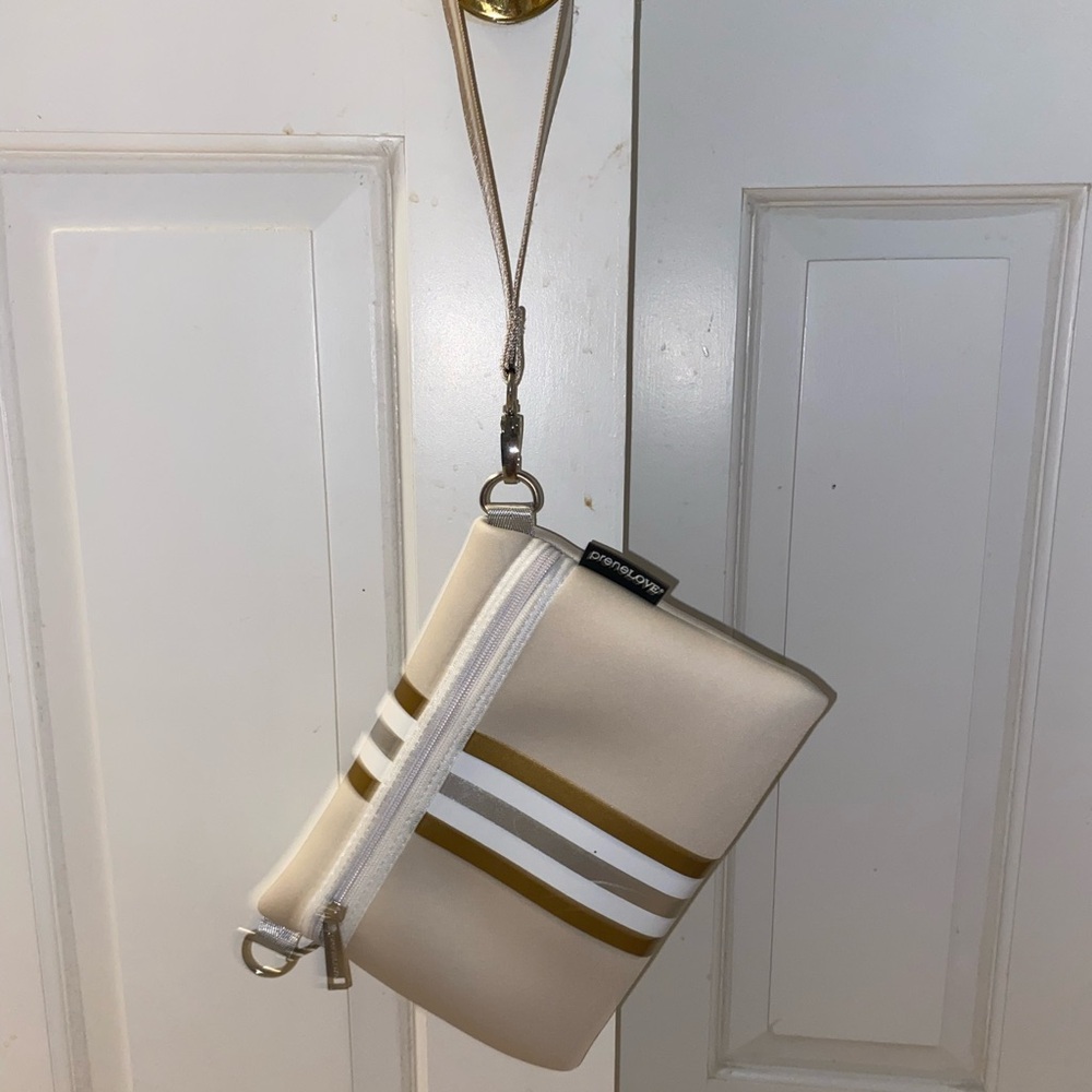 Beige and White Wristlet prenelove